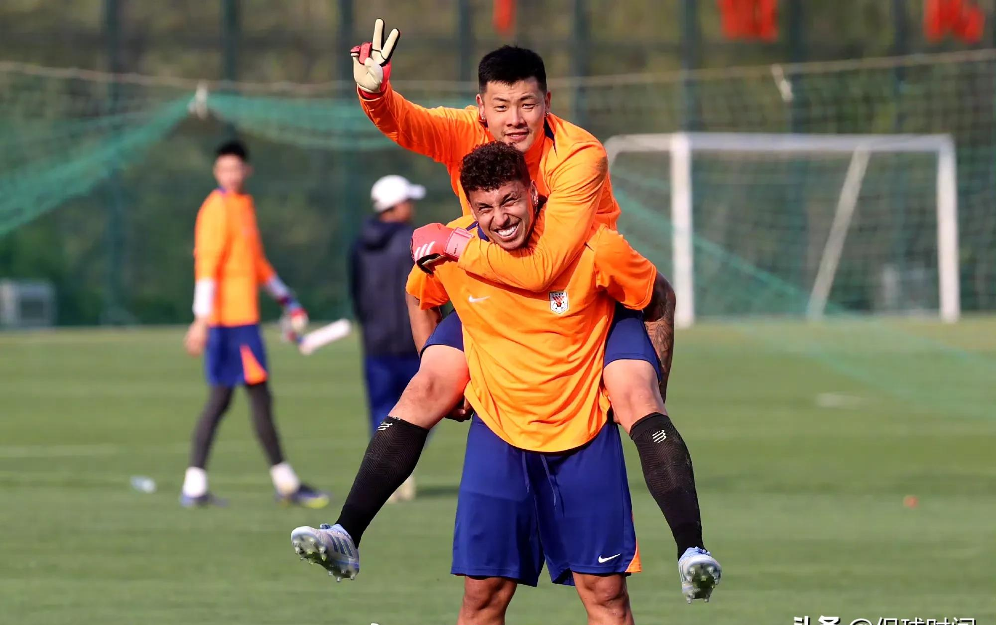 关于德甲冲刺阶段走向成谜，北京国安扳平良机，球迷炸锅，阵容厚度经受考验的信息