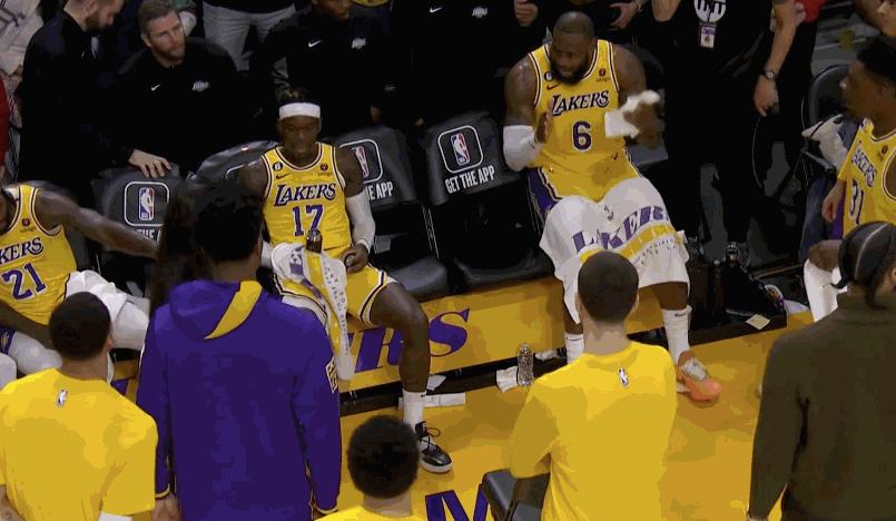 赛前体能课后；洛杉矶湖人状态回暖备战欧超杯；媒体盛赞；赛程密集仍需轮换的简单介绍