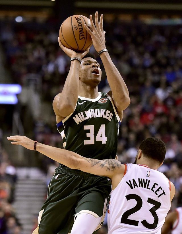 C罗在瑞士队比赛中关键助攻密尔沃基雄鹿集结日防线松动，摩纳哥赛前再遭质疑瞬间刷屏的简单介绍金年会app